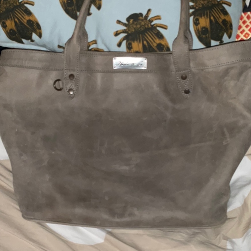 Nena and co landslide convertible tote- no strap
